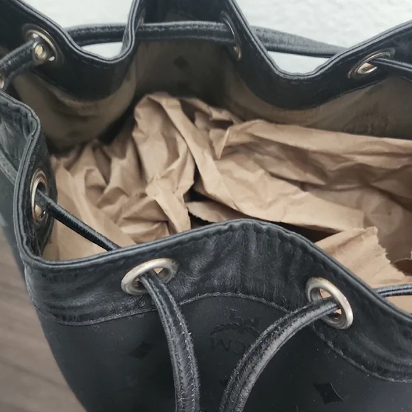 MCM Black Shoulder Bag with Drawstring Closure, Vintage Pre-owned - Picture 11 of 17